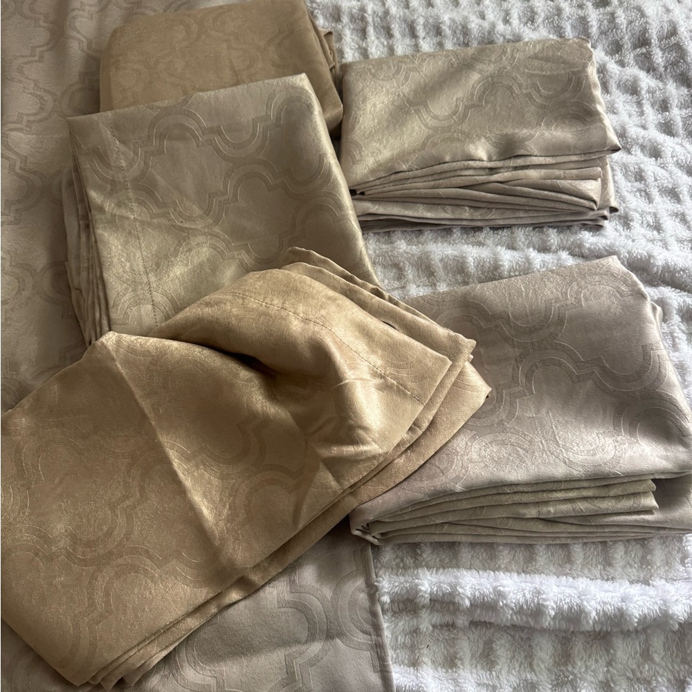 Elegant Beige Patterned Bed Sheets